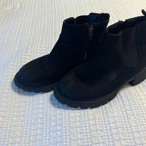 Girls black boots